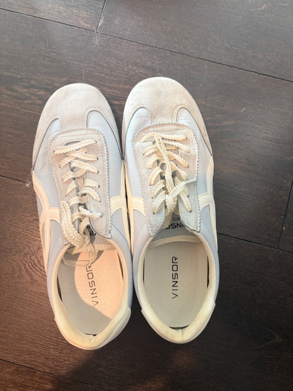Vinsor Cream & White Suede Low-Top Sneakers